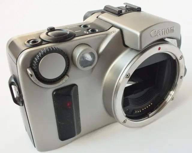 CANON EOS IX 35mm CAMERA BODY.